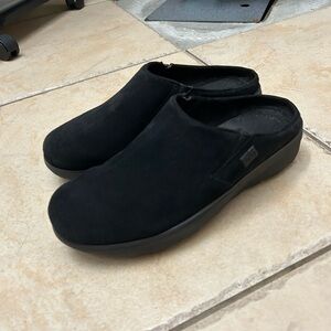 Women's Black Slip-On Shoes